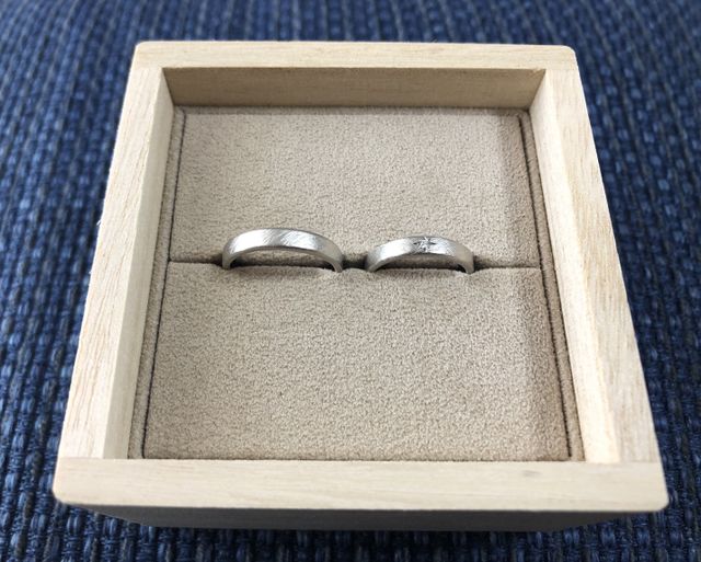 それぞれの指輪にメッセージ入り