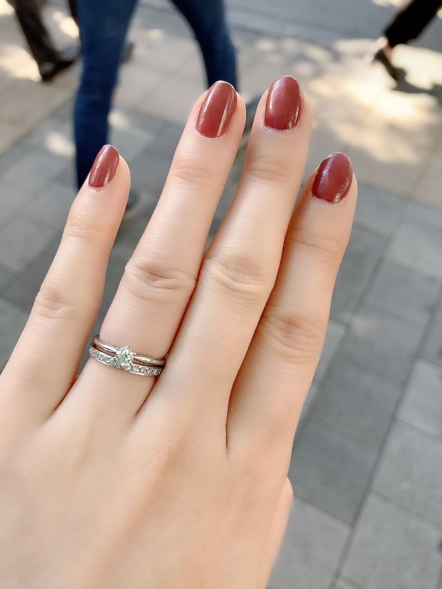 婚約指輪と結婚指輪を重ね付け