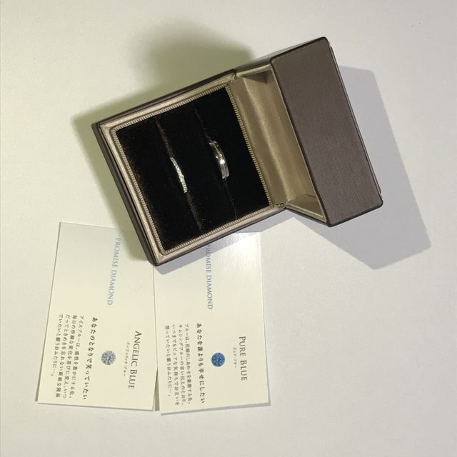 2人のイニシャルと意味が込められたストーンをいれました。