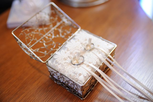 結婚式の時にプロのカメラマンに撮ってもらいました