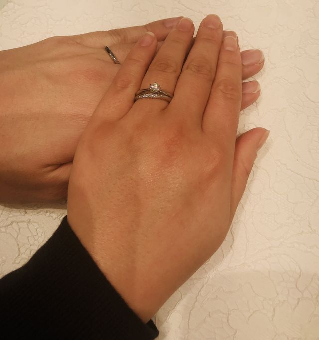 ラザールダイヤモンドのエコーは緩いVラインが素敵です！