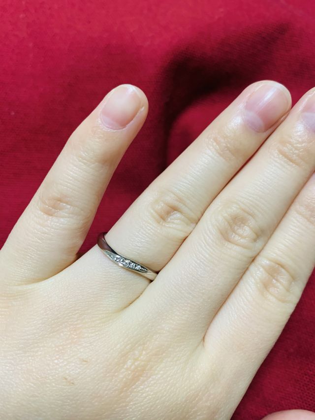 指輪着用時
ほどよいキラキラ感が嬉しいです