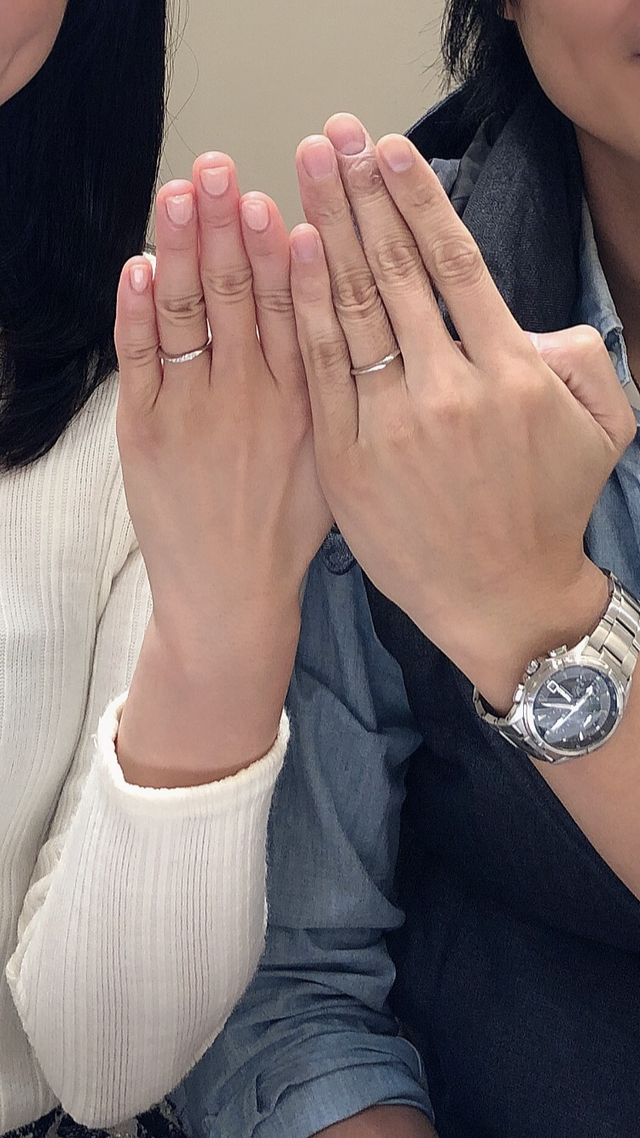 指輪受取時、店舗にて撮影しました。