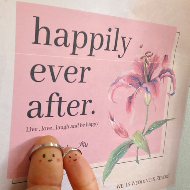 婚姻届と撮りました♡ 指輪の商品名がリリーなので。