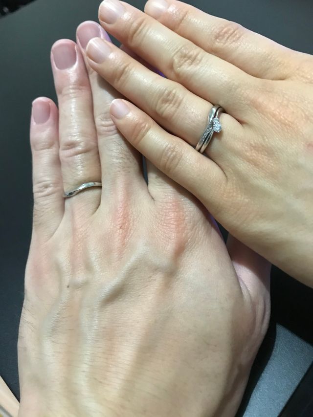 着用時の写真です。素材はプラチナ950

