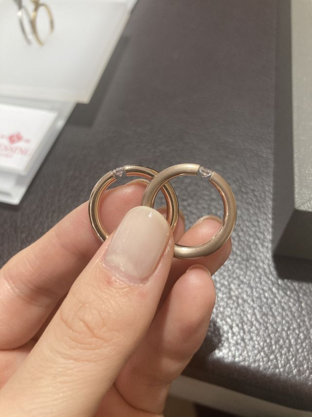 同じ色でも仕上げが違うと印象がかなり変わります。