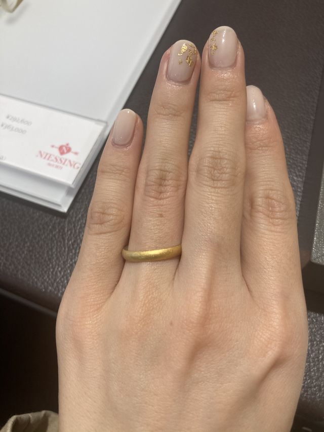 濃いイエローゴールドの部分