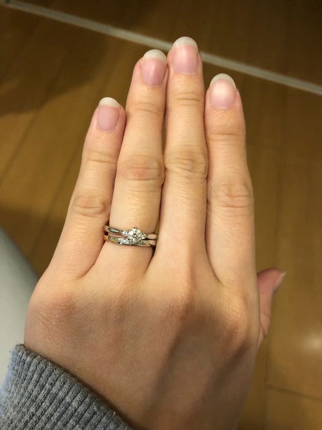 雪佳景の結婚指輪と白鈴の婚約指輪をあわせました。