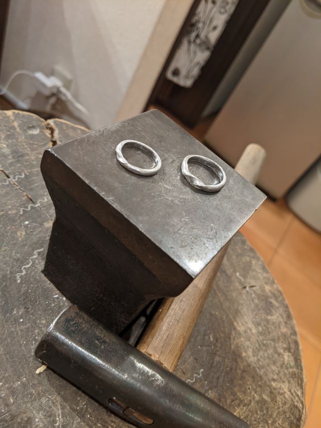 金属の棒の状態から指輪の形にしていく過程が楽しかったです！