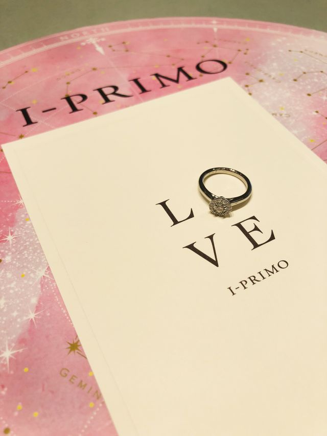 婚約指輪です。