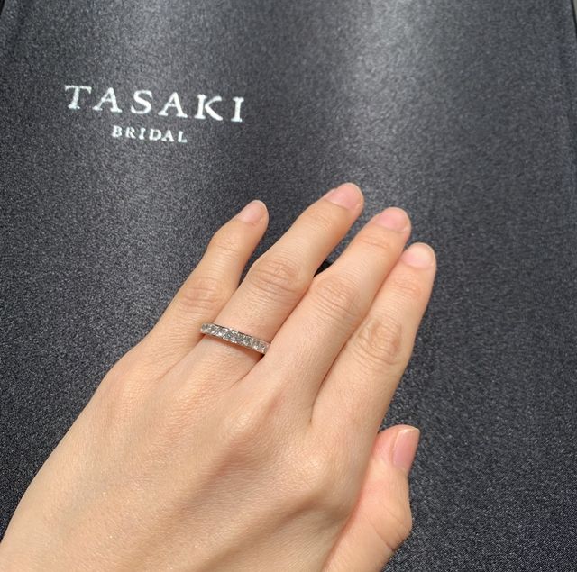 とても華やかなエタニティリングです