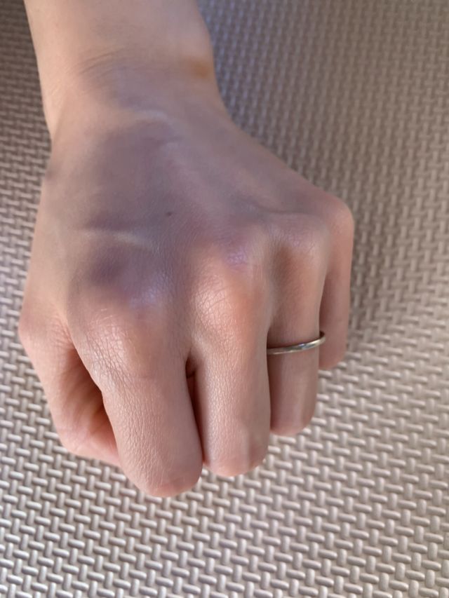 細身で仕事中も気にならないので大満足です。