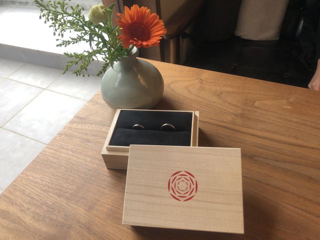 雲結というデザインの指輪を選びました。