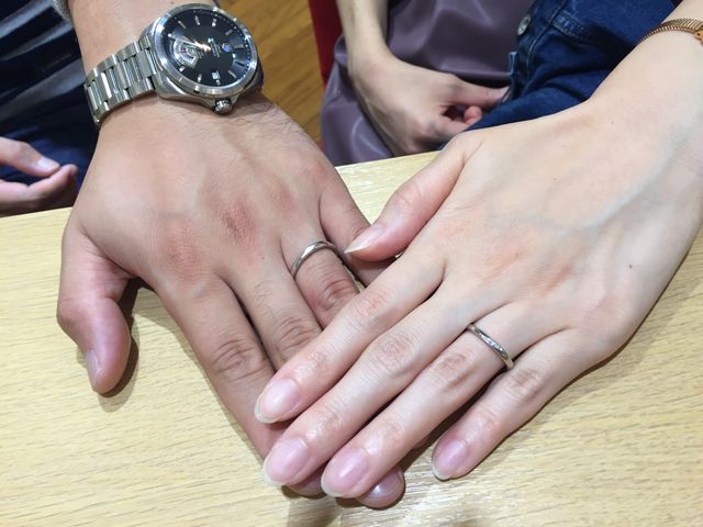 彼のは部分的にマットな質感のデザインになってます。