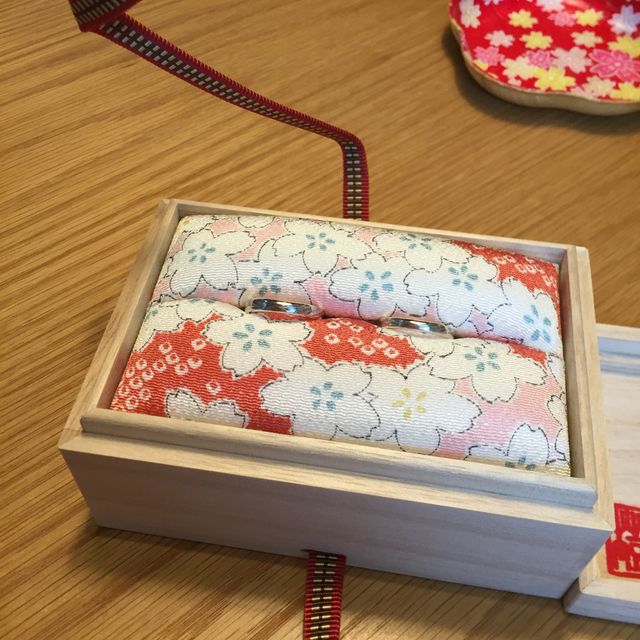 木目が見えやすいように金属の種類をオーダーしました。