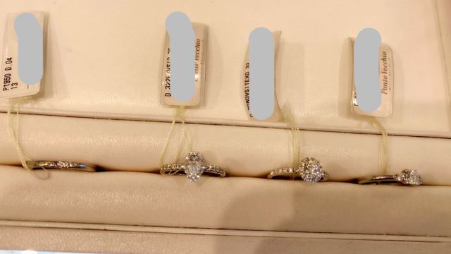 ポンテヴェキオのエンゲージリングを４種類試着しました。