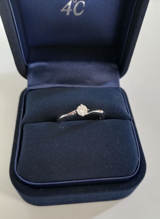 婚約指輪の写真です。