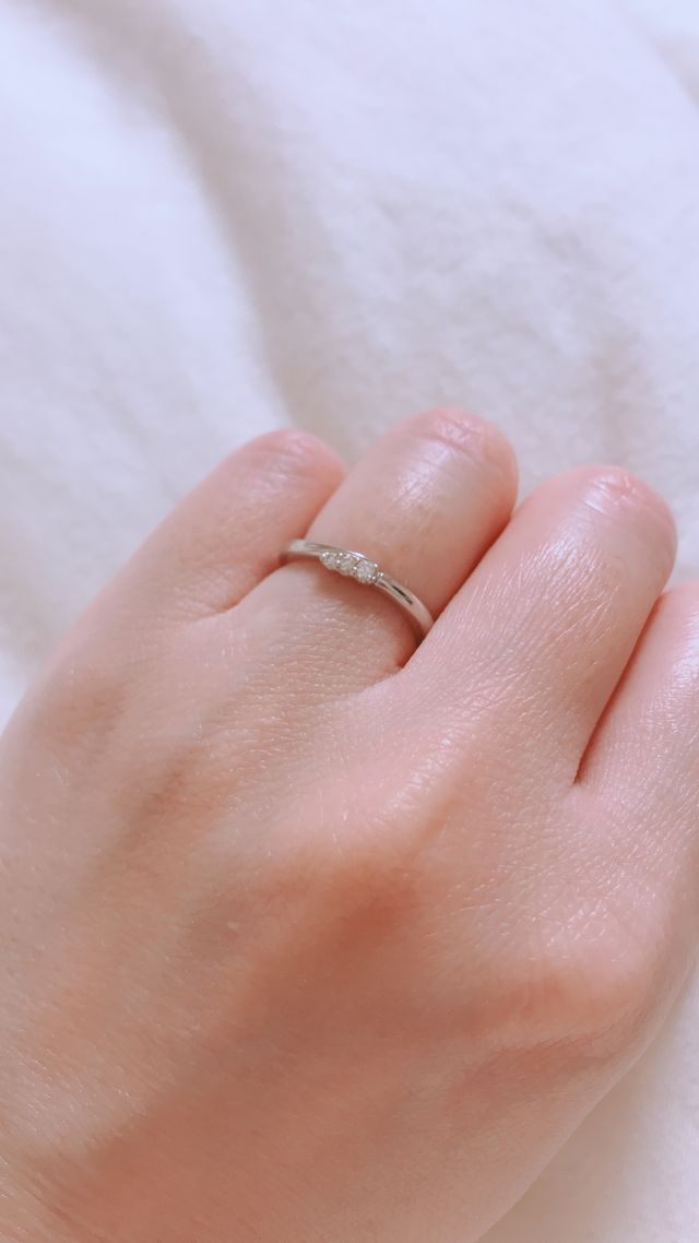結婚指輪でダイヤを爪で支えるタイプはめずらしいそうです