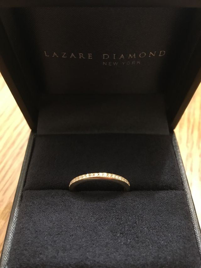 ダイヤは小さいですが輝きは大きさ以上です。