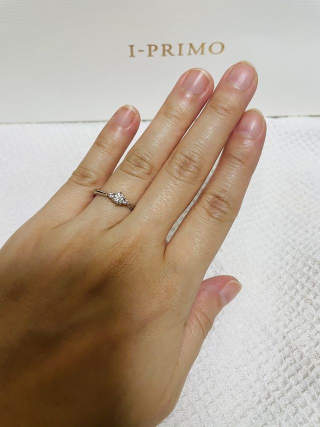 ピンクダイヤが両サイドに！可愛らしいデザインです！