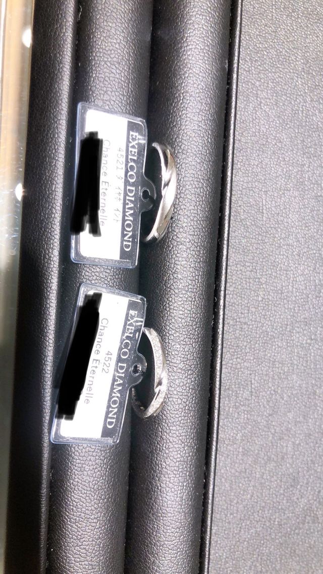 シャンスエターナルのペア
左:男性用　右：女性用