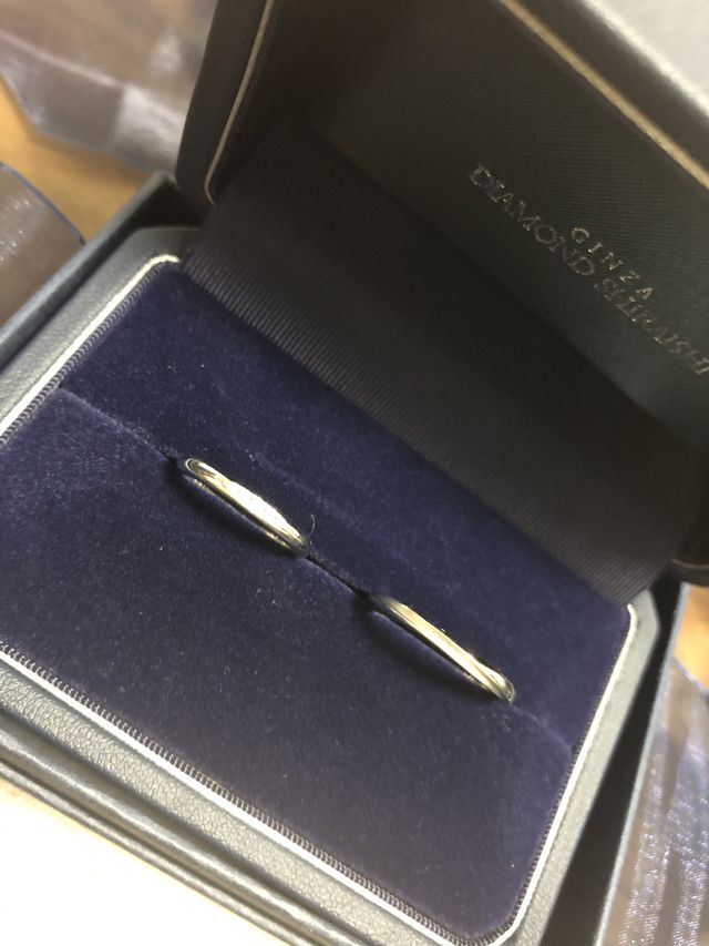 どちらもデザインは異なりますがダイヤモンドリリーです。