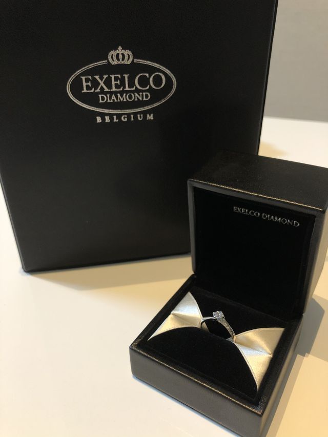 一目惚れして買った婚約指輪です。
輝きが違います