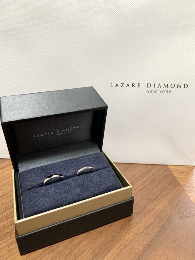 重厚感と高級感のあるボックス。二重になっています。