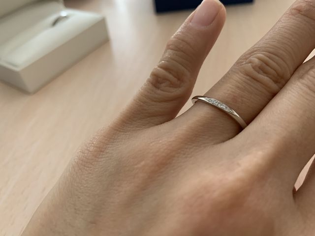 細身のタイプの指輪を探していてこの指輪にしました。
