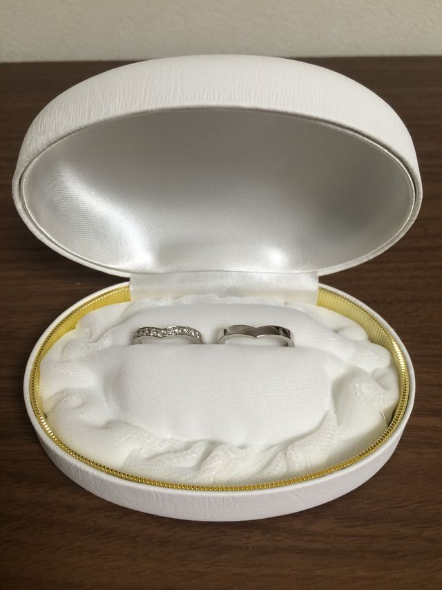 出来上がった指輪を見た妻が「わっー素敵！」と感動していました