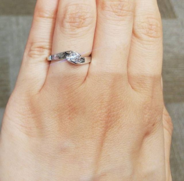 形が特徴的な指輪