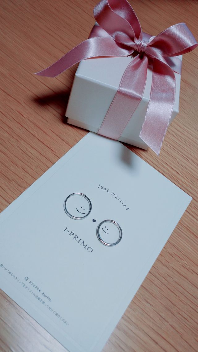 店舗で頂いたカードに指輪をおいて♡可愛い写真とれます(^^)