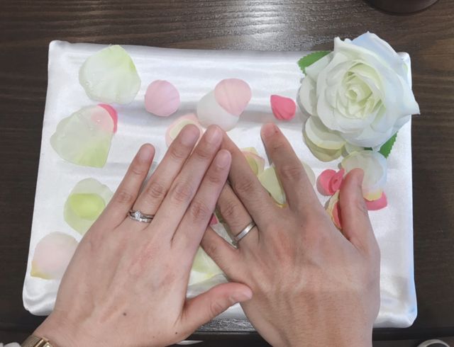 指馴染みがとても良いすてきな指輪です。