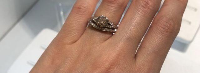 ブルガリの代表的なマリッジ・エンゲージリングです。