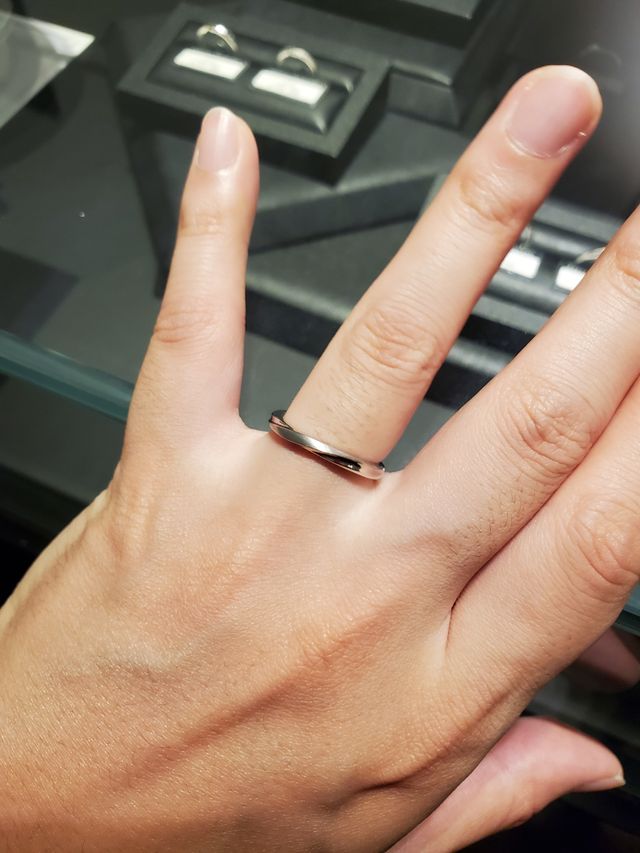 彼の結婚指輪の写真