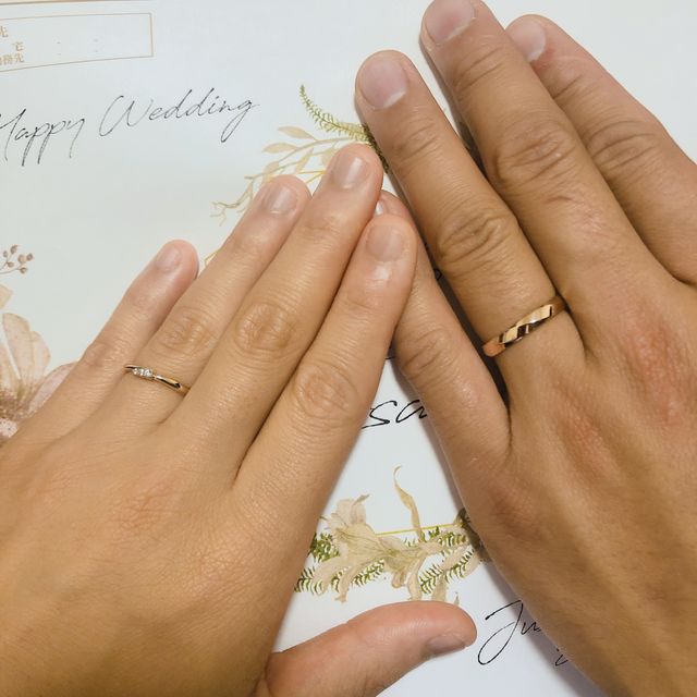色黒でも似合うピンクゴールド結婚指輪