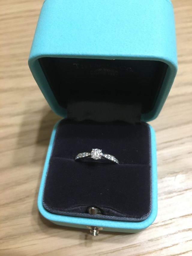 指輪とケースに刻印が可能です♪