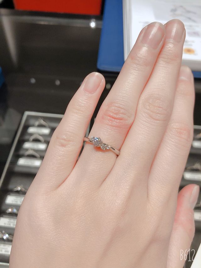 ダイヤモンドの輝きがとても良く、デザインも可愛かった。
