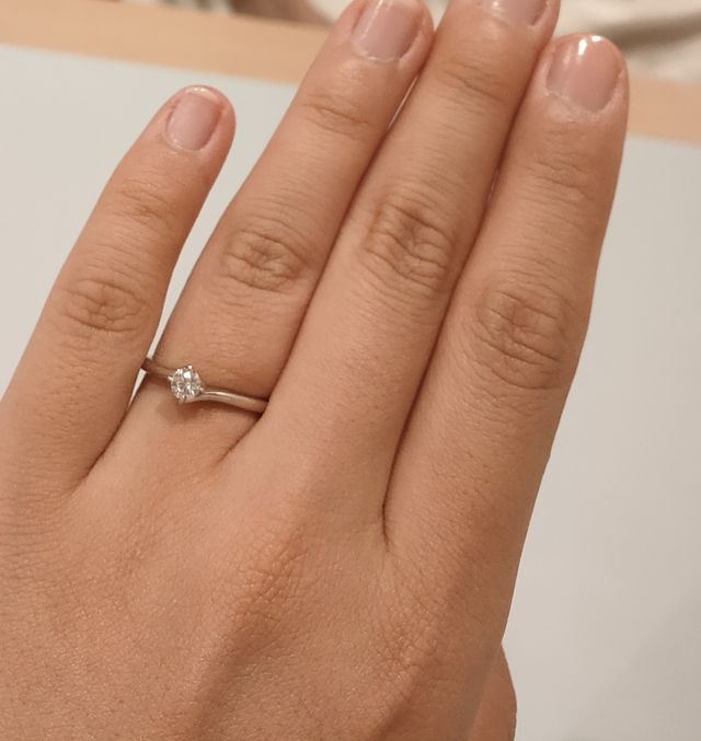 ダイヤが綺麗だったので、シンプルなデザインを選びました