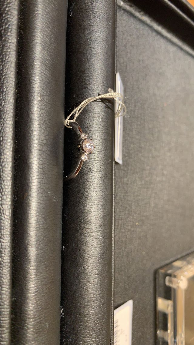 試着させて頂いた指輪です。
とても付け心地が良かったです。