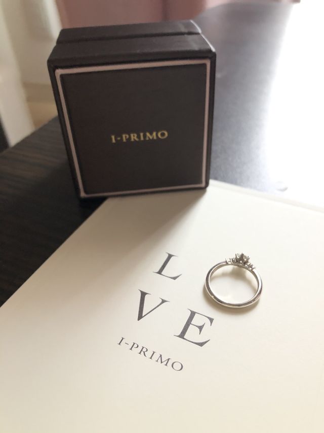 インスタにアップ用のカードにリングを置きました