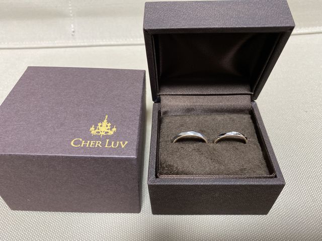 男性用はマットに仕上げて頂きました。とてもかわいい指輪です