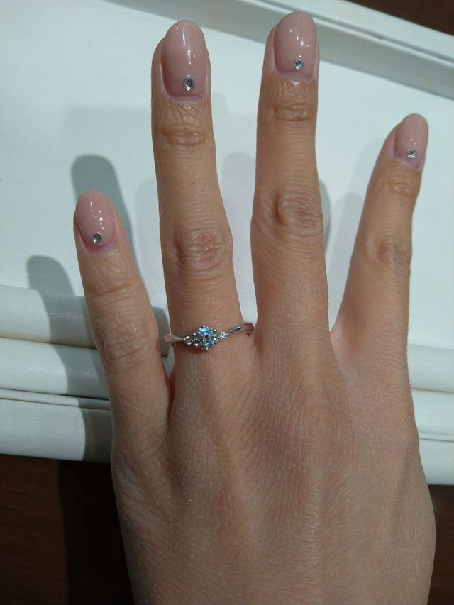 お店で試着させてもらいました！
とても輝きが綺麗です！！