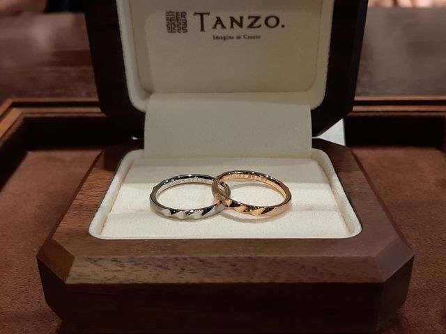 表裏がないように3箇所に3ねじりのデザインにしました。