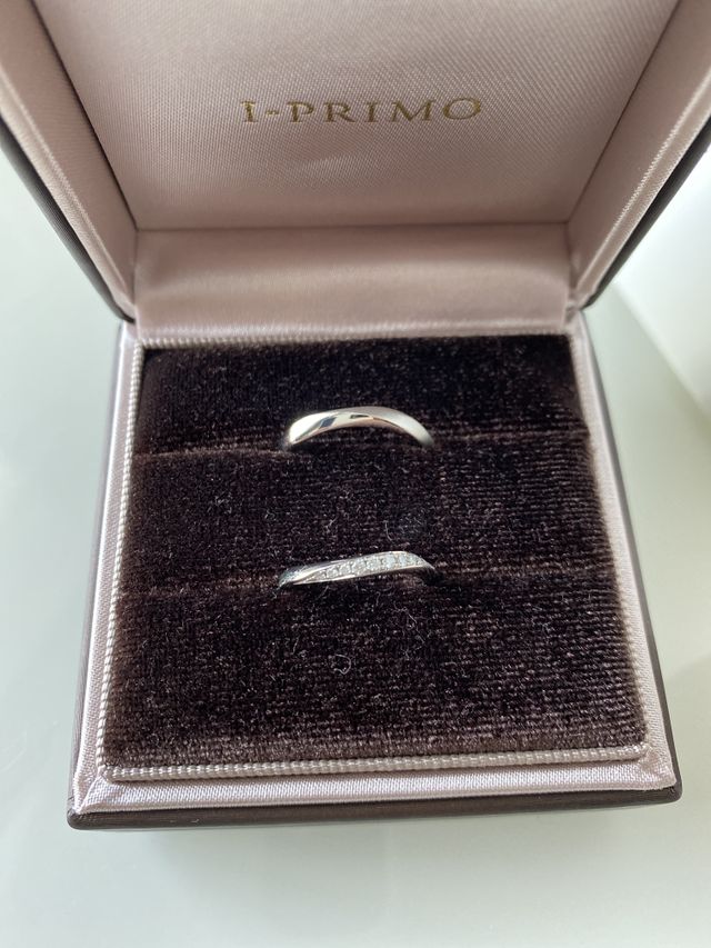 イニシャルとそれぞれの好きなメッセージストーンをいれました