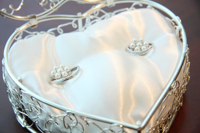 ピローケースに入った4℃とディズニーコラボのマリッジリング