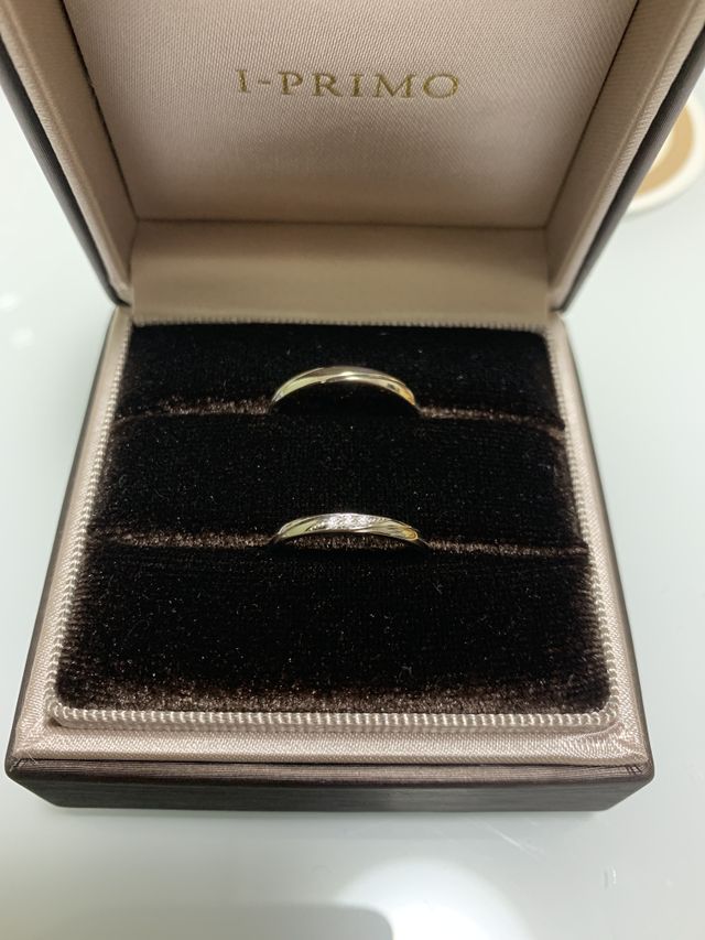 ペアで上下に重ねると2本のラインが重なります。