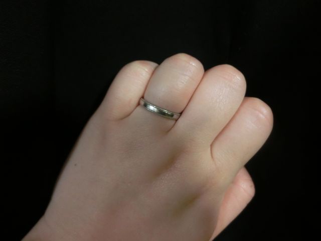 ミル打ちのシンプルなリングです