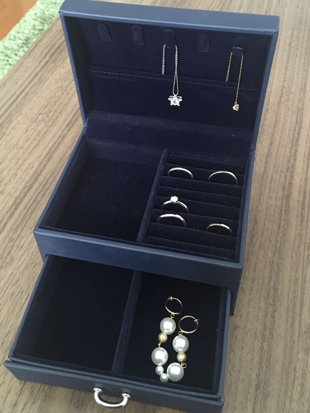 宝石入れの中身です。
重宝しています。