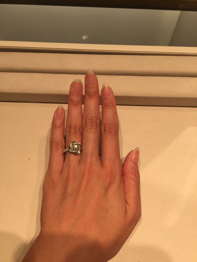 芍薬をモチーフにした婚約指輪